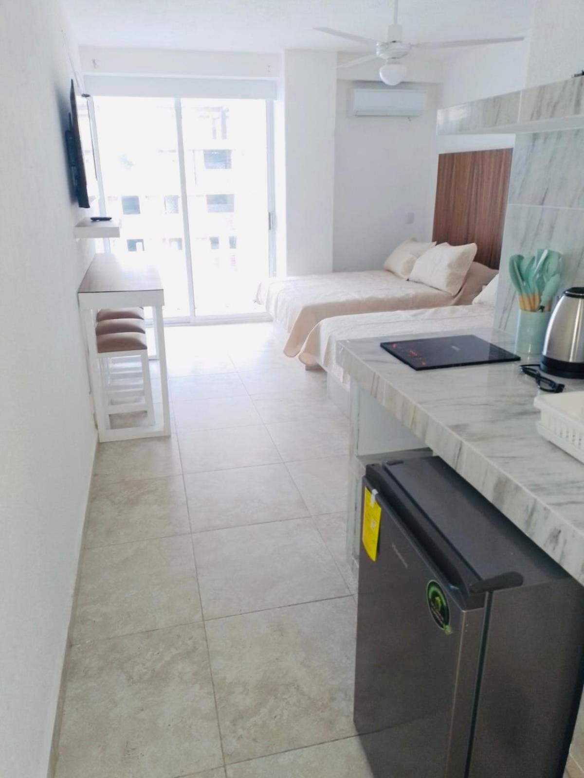 Sky Inn Acapulco Y Condominio Mediterrane Kültér fotó